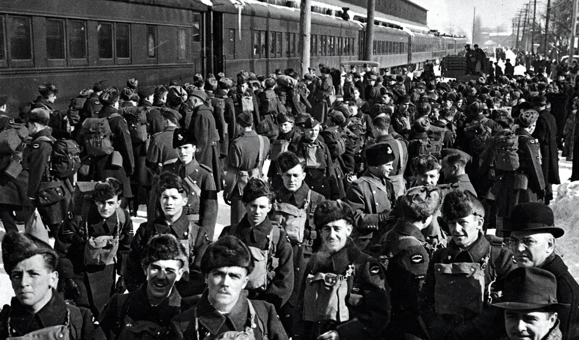 Photo of Canadian airmen boarding trains at Ottawa on their way to Europe to help the fight against Nazi Germany, March 8, 1940