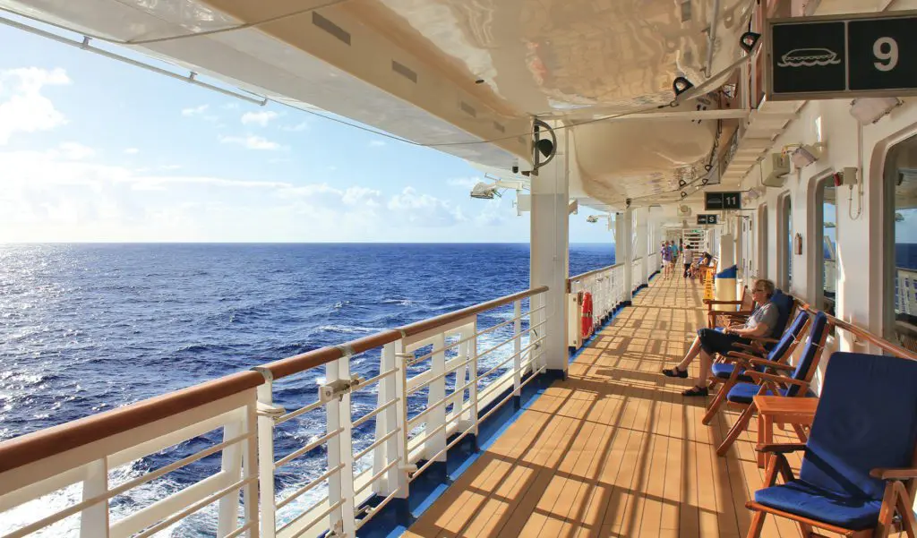 Le Crown Princess navigue vers les Caraïbes. Vue sur le pont