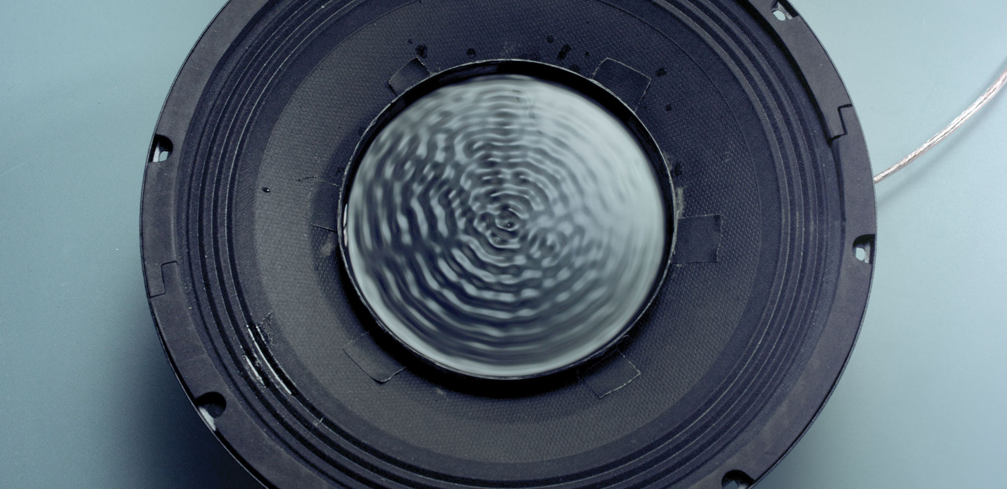 Photo du haut-parleur utilisé dans le film « Cymatics » de Nigel Stanford